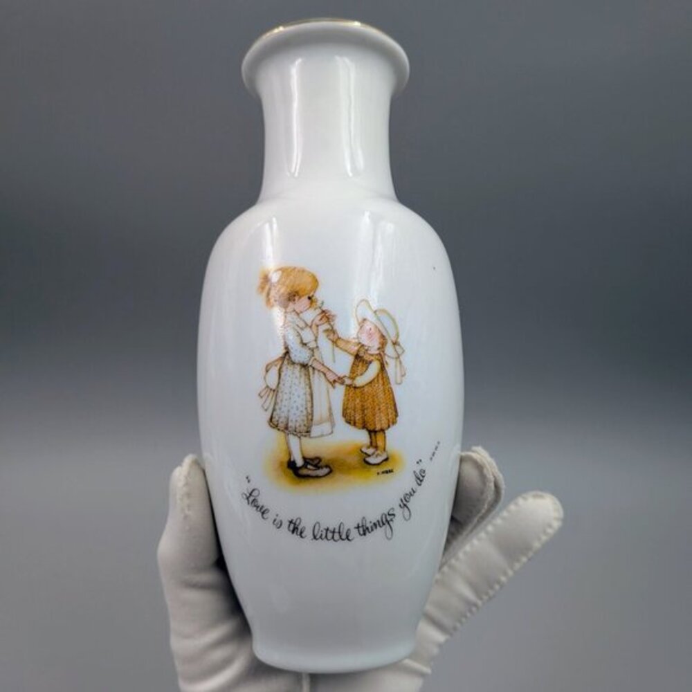 Vintage 1973 Holly Hobbie Porcelain Vase - Retro 70s Cottagecore Decor